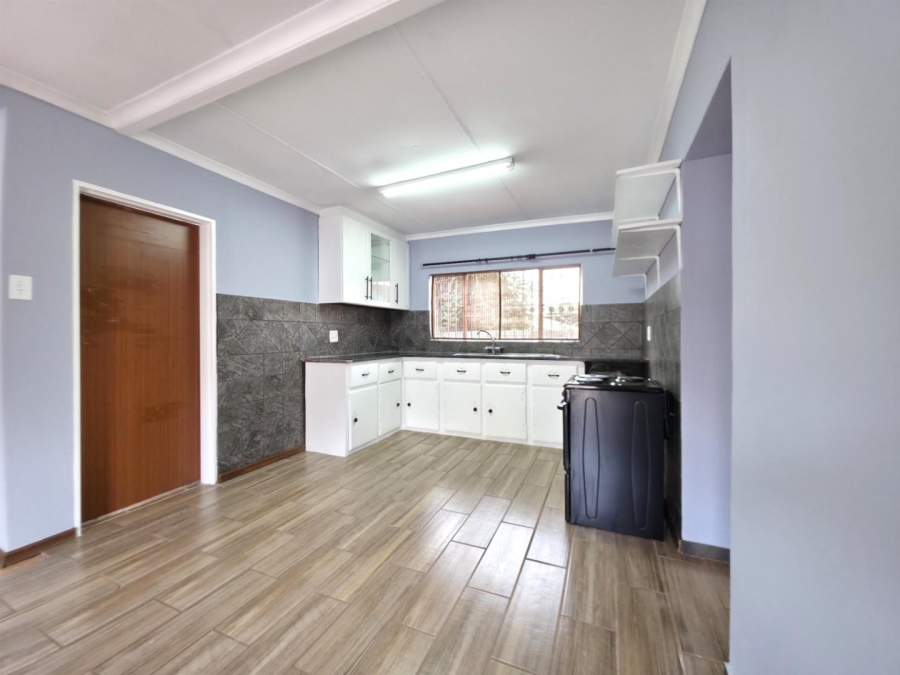 To Let 2 Bedroom Property for Rent in Meerhof North West